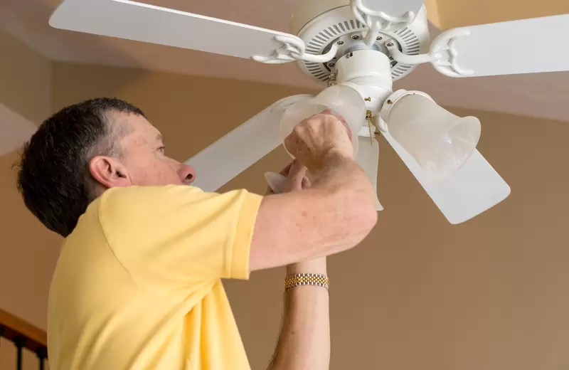 How to replace ceiling fan light kit?